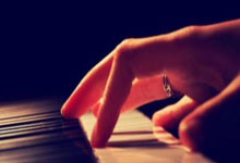 TK体育官网：沙特媒体：沙特队前往比赛场进行踩场训练，卡努缺席&接受治疗.